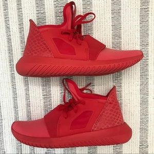 Adidas tubular athletic shoe for women